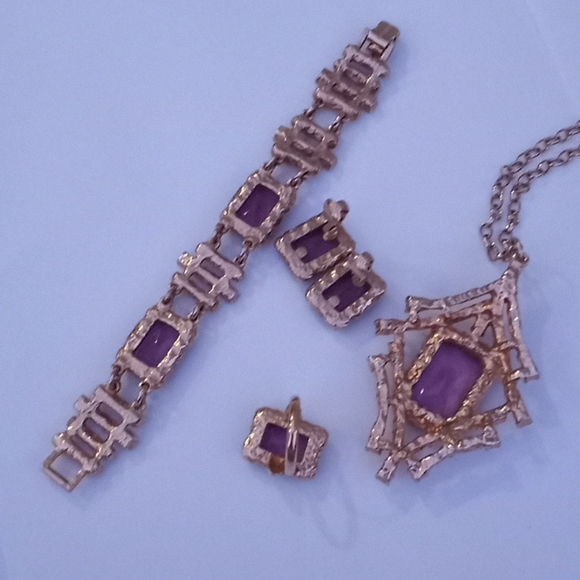 c1973 Sarah Coventry Twilight Amethyst Glass Rhinestone Gold Tone Parure - Picture 7 of 10